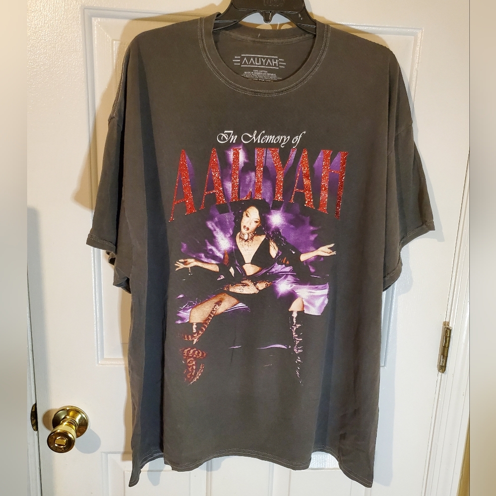 Aaliyah Grey In Memory of Aaliyah 2X Distressed Graphic T-shirt plus size